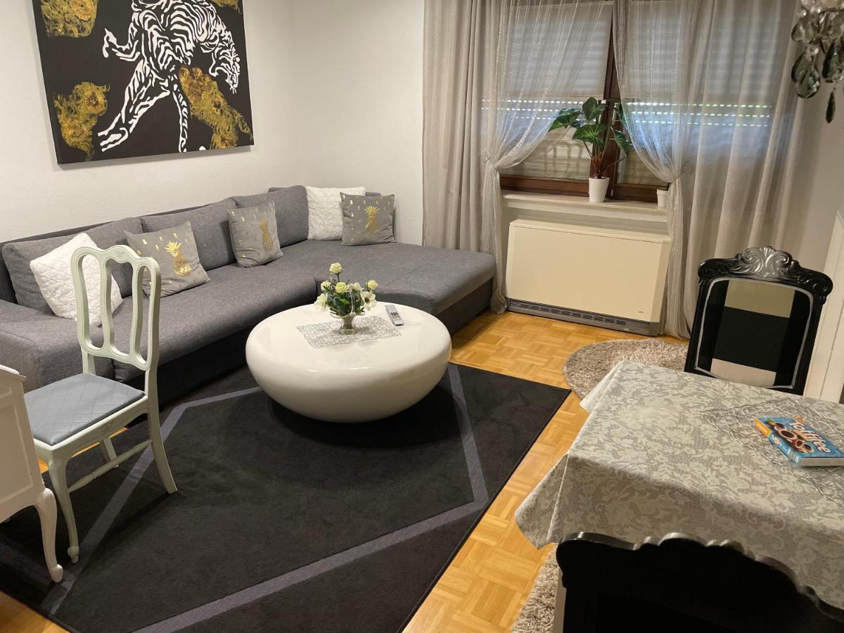 La Apartment *