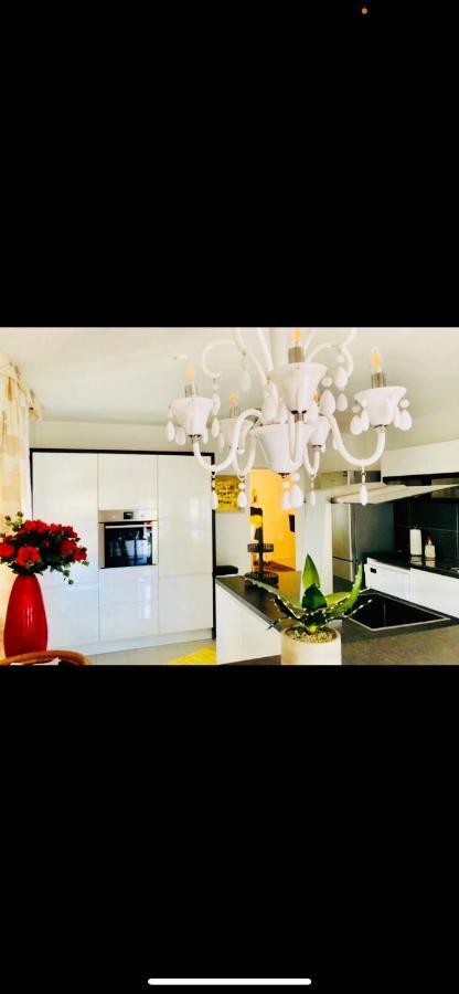 La Apartment *