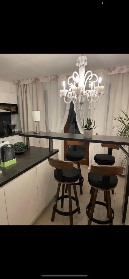 Apartment La *