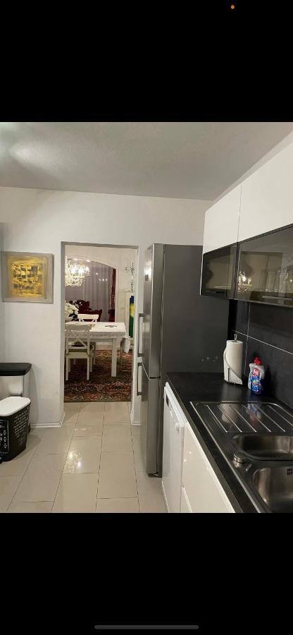 Apartment La *